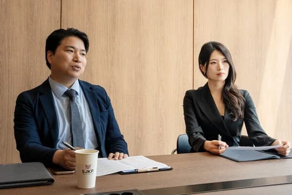 [인터뷰] 멈춰선 크레인·눈덩이 PF이자···공사비 분쟁, 조합의 법적 대응 전략은?